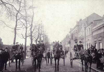 109746 Afbeelding van de leden van de Sjeesclub, een particulier ontspanningsgezelschap van het Utrechts Studenten ...